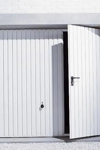 Porte-garage basculante avec portillon : comment choisir